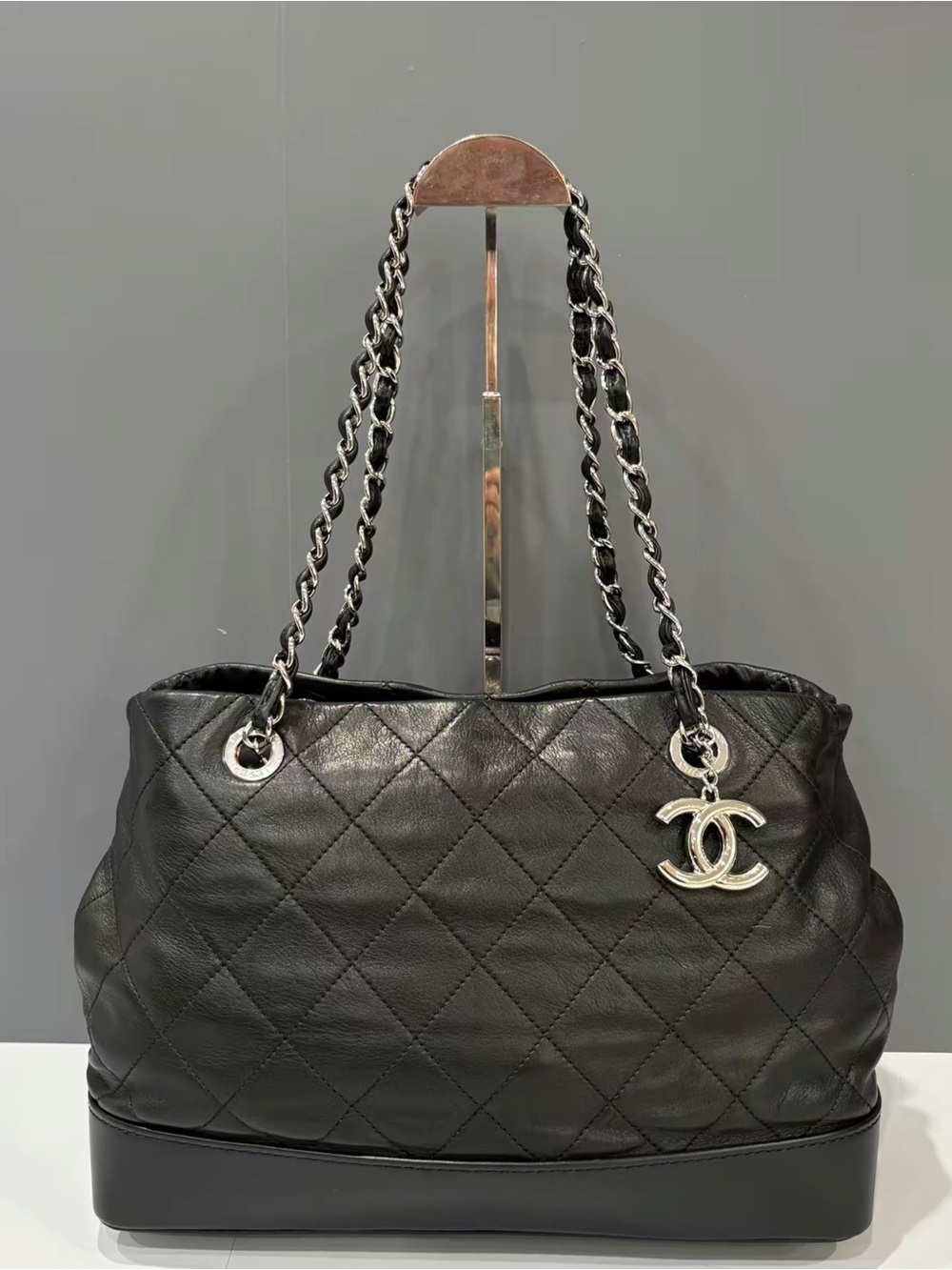 CHANEL Black Gabrielle Quilted Leather Tote bag